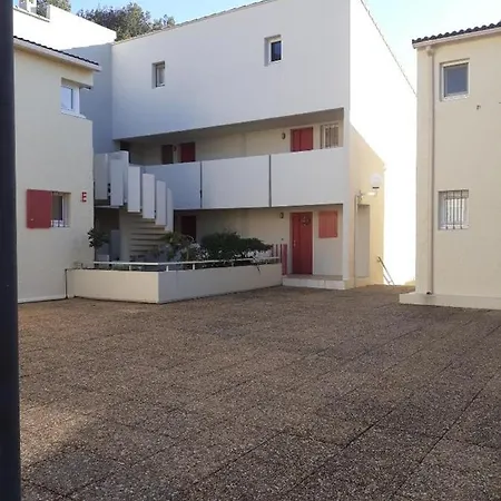 2 Pieces Avec Sa Belle Terrasse De 32m2 Quartier St Jean La Ciotat